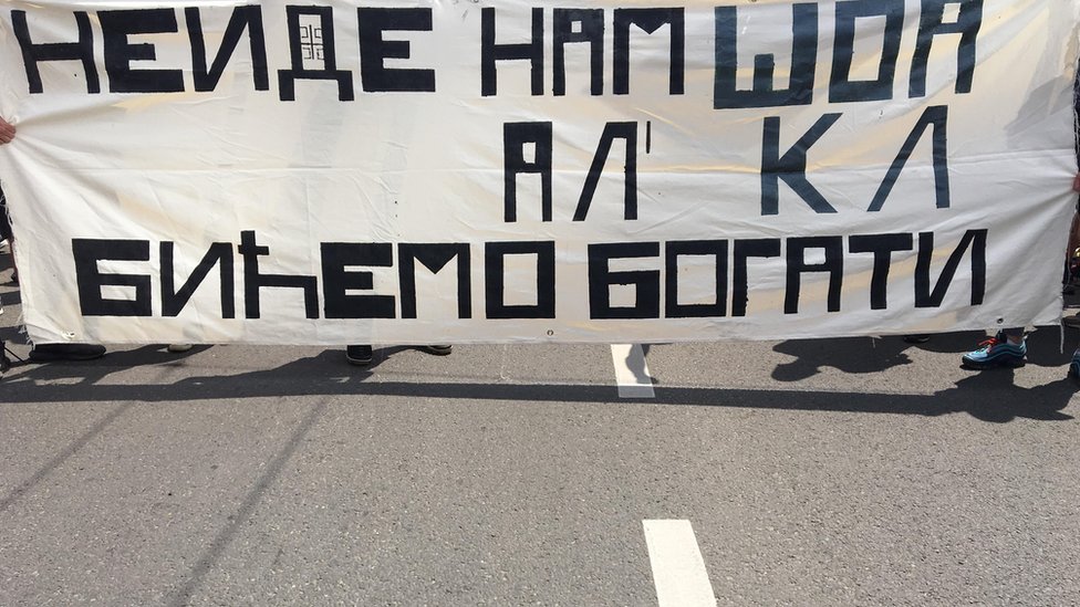 Prijemni za srednje škole i novi protest: Ko je odgovoran za „curenje“ testova 2 transparent s protesta