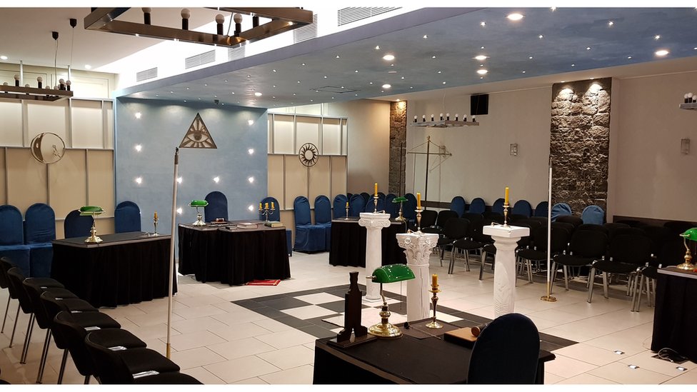 Unutrašnjost masonskog hrama u Beogradu