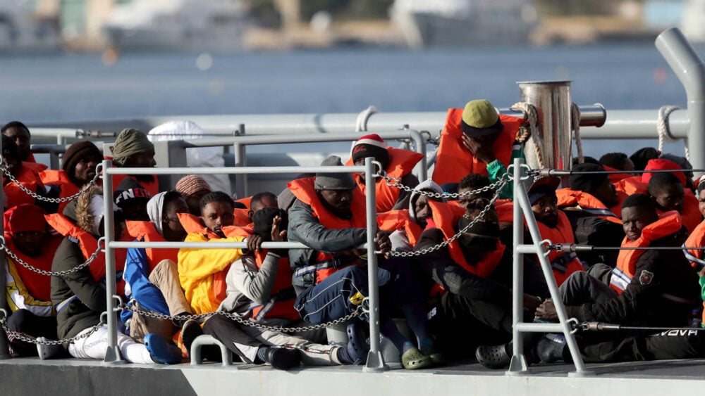 Humanitarni brod na Sredozemnom moru spasio 196 migranata 1
