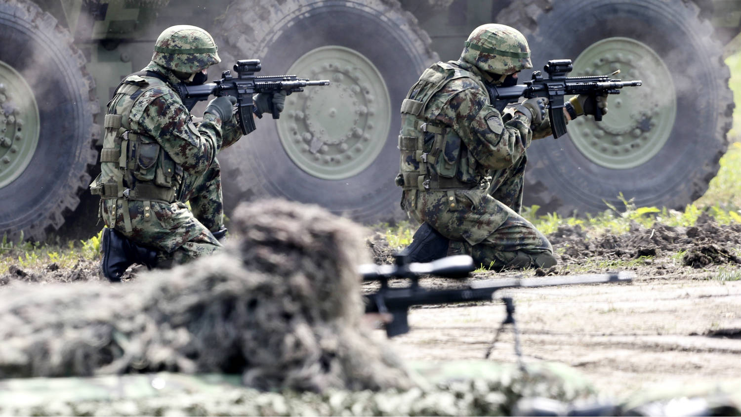 Većina građana Srbije za veće vojne izdatke 1