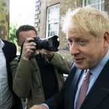 Džonson izbegao "kakofoniju" 8