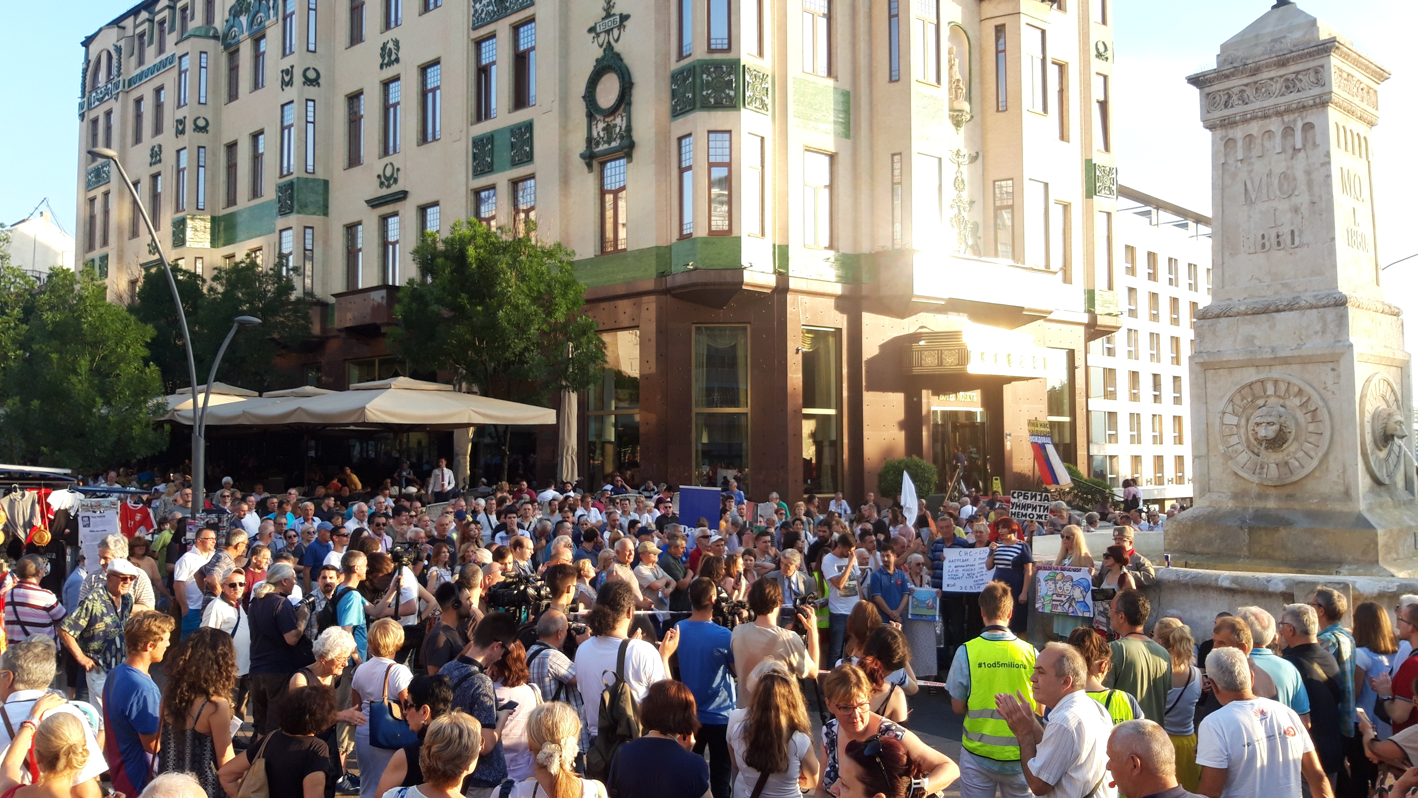 Protest "Jedan od pet miliona": Šarčević da snosi odgovornost zbog svoje bahatosti (VIDEO, FOTO) 2 Protest "Jedan od pet miliona": Šarčević da snosi odgovornost zbog svoje bahatosti (VIDEO, FOTO) 2