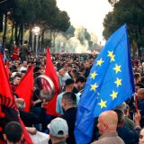 OEBS apeluje na mirno rešenje krize u Albaniji 15