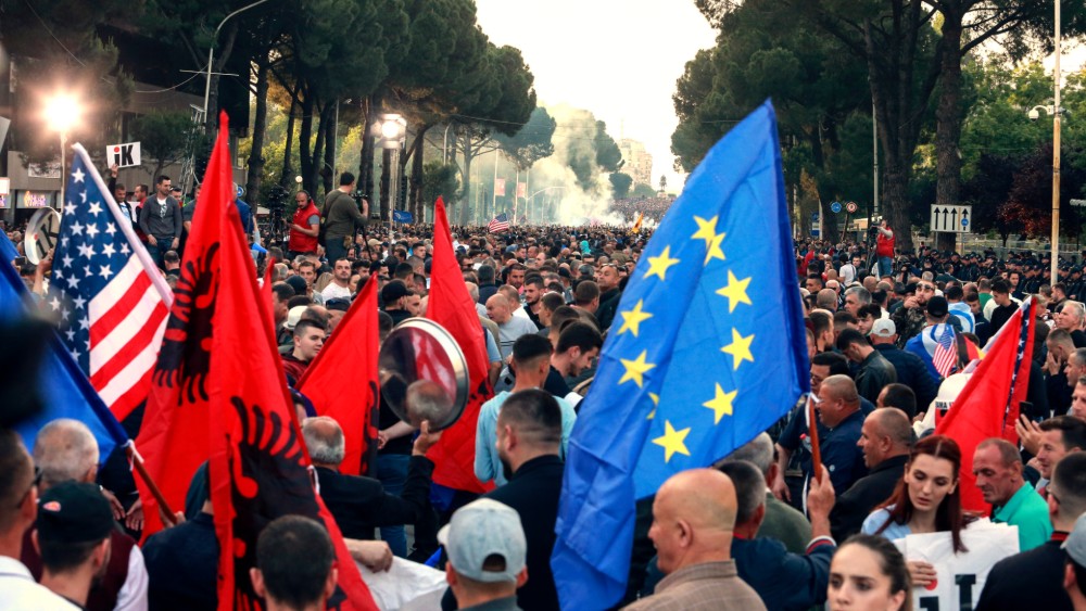 OEBS apeluje na mirno rešenje krize u Albaniji 1