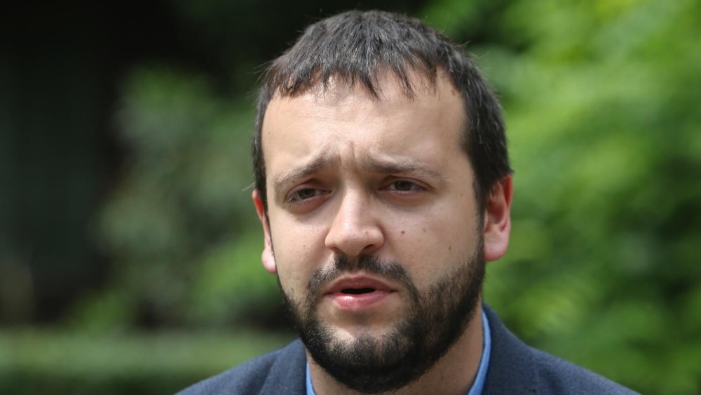 Boban Stojanović o neprihvatanju dela opozicije da učestvuje u predizbornim debatama na TV Pink: Trebalo bi otići i "razbucati" ih 1