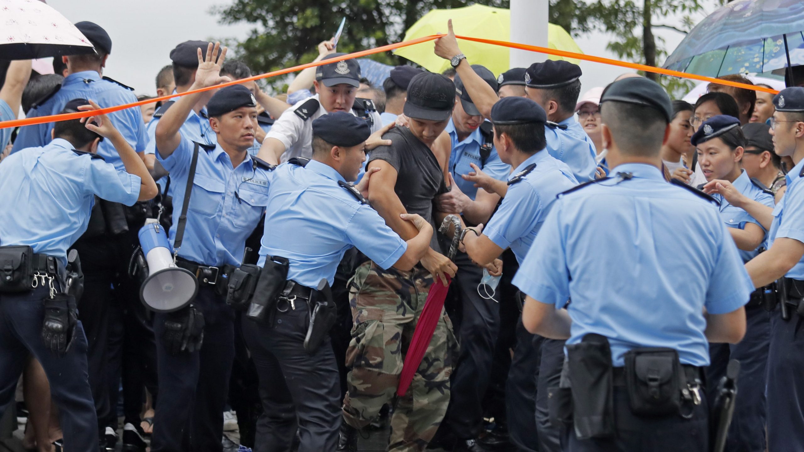 Više od 50.000 ljudi na skupu podrške policiji Hongkonga 1