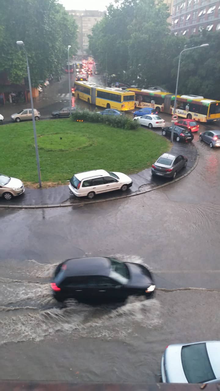 Kiša u Beogradu izazvala probleme u saobraćaju, voda preplavila ulice 2
