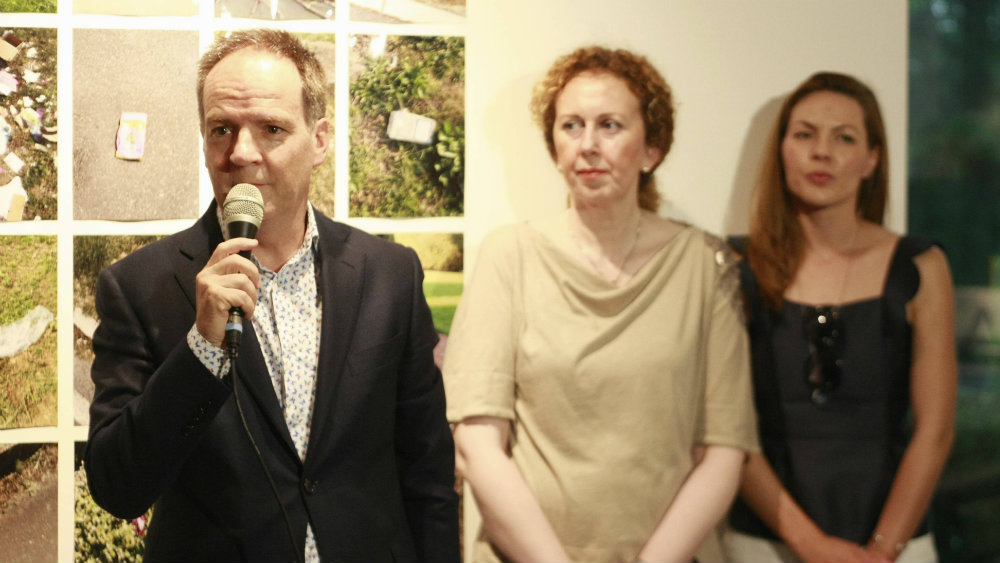 Izložba radova šestoro mladih umetnika iz Srbije otvorena u rezidenciji ambasadora Švajcarske 1