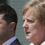 Angelu Merkel uhvatila drhtavica za vreme zvanične ceremonije 9