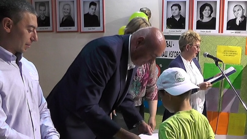 Regionalna deponija Pirot nagradila autore najboljih radova o ekologiji 1