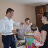 Bela Palanka: Pokloni porodicama sa novim članom 10