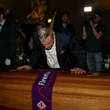 Nekoliko hiljada ljudi u Firenci danas odaje poštu preminulom Zefireliju 1