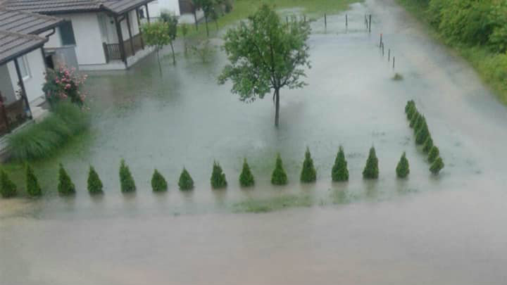 Marić: Voda se povlači, sad aktivnosti za povratak kućama (FOTO) 7