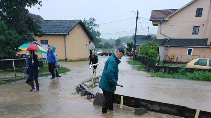 Marić: Voda se povlači, sad aktivnosti za povratak kućama (FOTO) 9