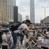 Suzavac i vodeni topovi protiv demonstranata u Hongkongu 2