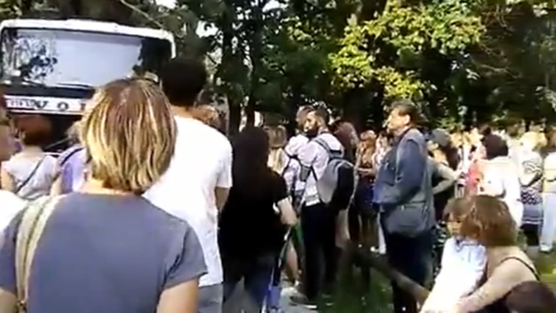 Protest zbog seče stabala na Košutnjaku, građani upali na gradilište (VIDEO) 1