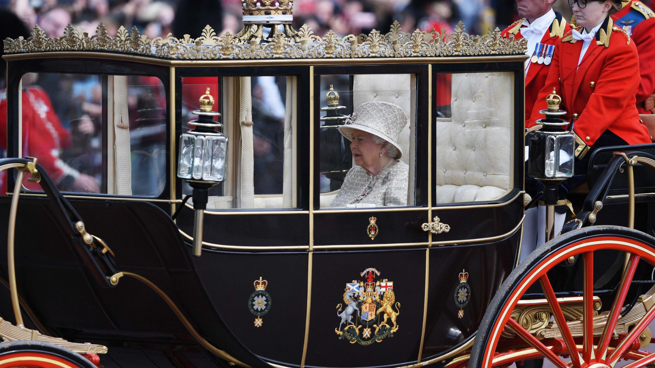 Britanska kraljica Elizabeta Druga obeležila rođendan tradicionalnom paradom 1