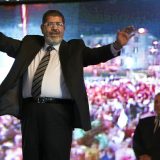 Svrgnuti egipatski predsednik Mohamed Morsi preminuo u sudnici 5