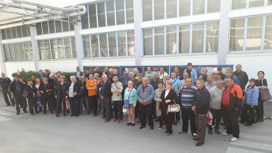 Paraćin: Otpušteni radnici Staklare ušli u preduzeće, traže da se vrate na posao 1