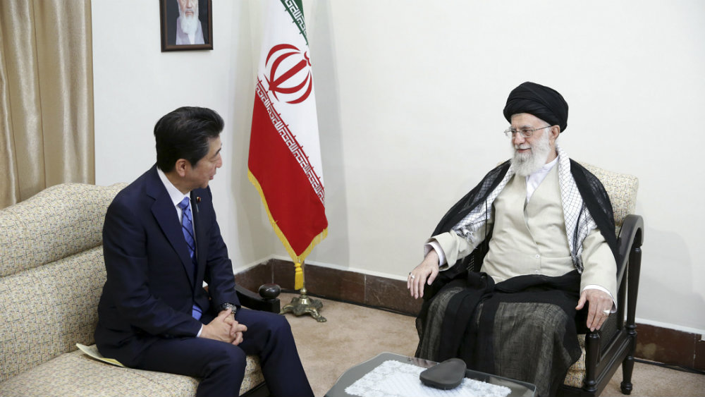 Ajatolah rekao japanskom premijeru da Tramp nije vredan da mu odgovori 1