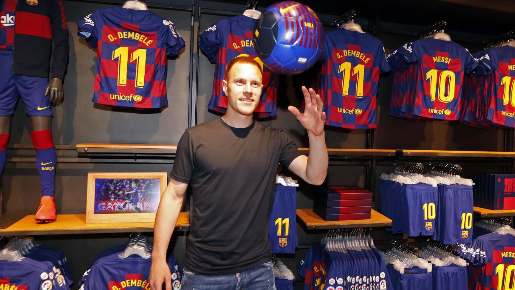 Barselona prvi put u istoriji menja tradicionalne prugaste dresove 1