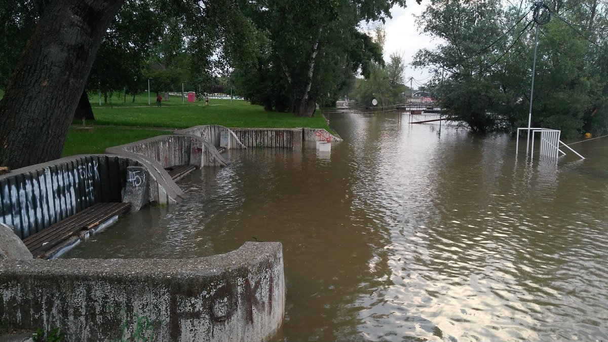 Voda ušla u Blok 45, građani pitaju: Da li smo bezbedni? 1
