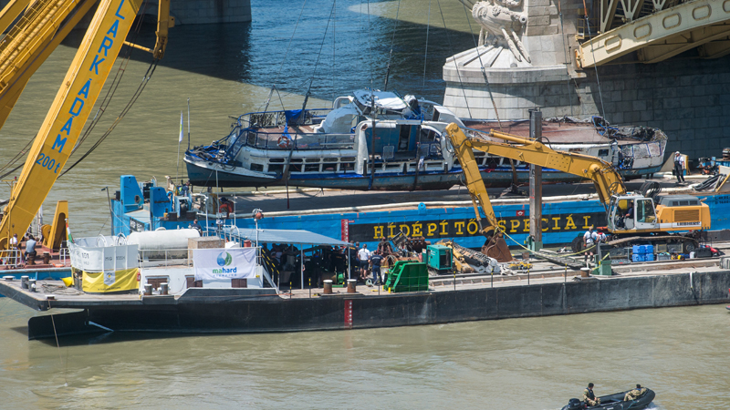Budimpešta: Izvučen potonuli brod 1