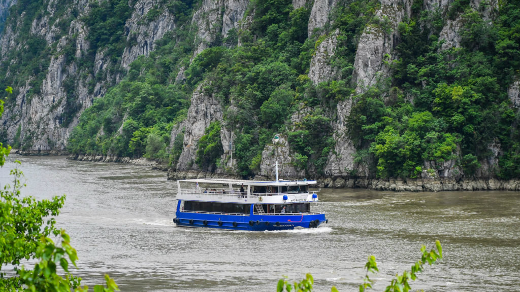 Još jedan turistički brod u sektoru Đerdapa 1