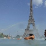 U Parizu zabranjen saobraćaj za starija vozila zbog toplote i zagađenja 14