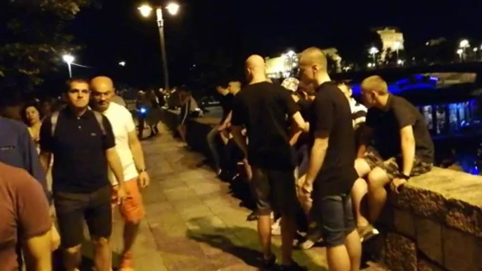 Incident na antifašističkoj šetnji u Nišu, nacistički pozdrav za učesnike šetnje (VIDEO) 1