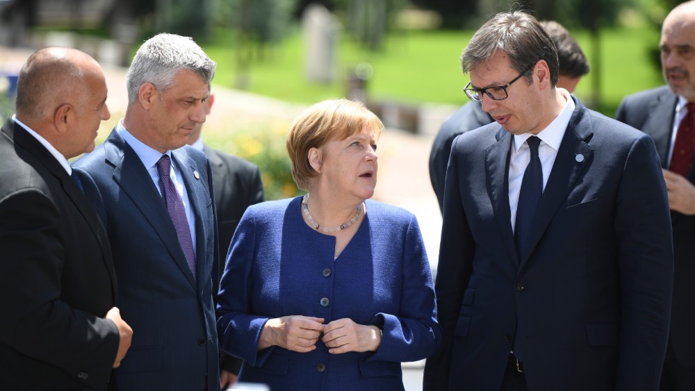 Huper za VOA: Vučiću lakše da se sporazume sa Tačijem nego da pridobije Merkel 1