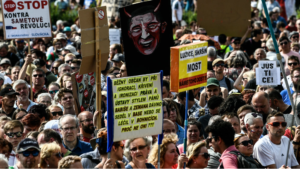 Velike antivladine demonstracije u Pragu 1