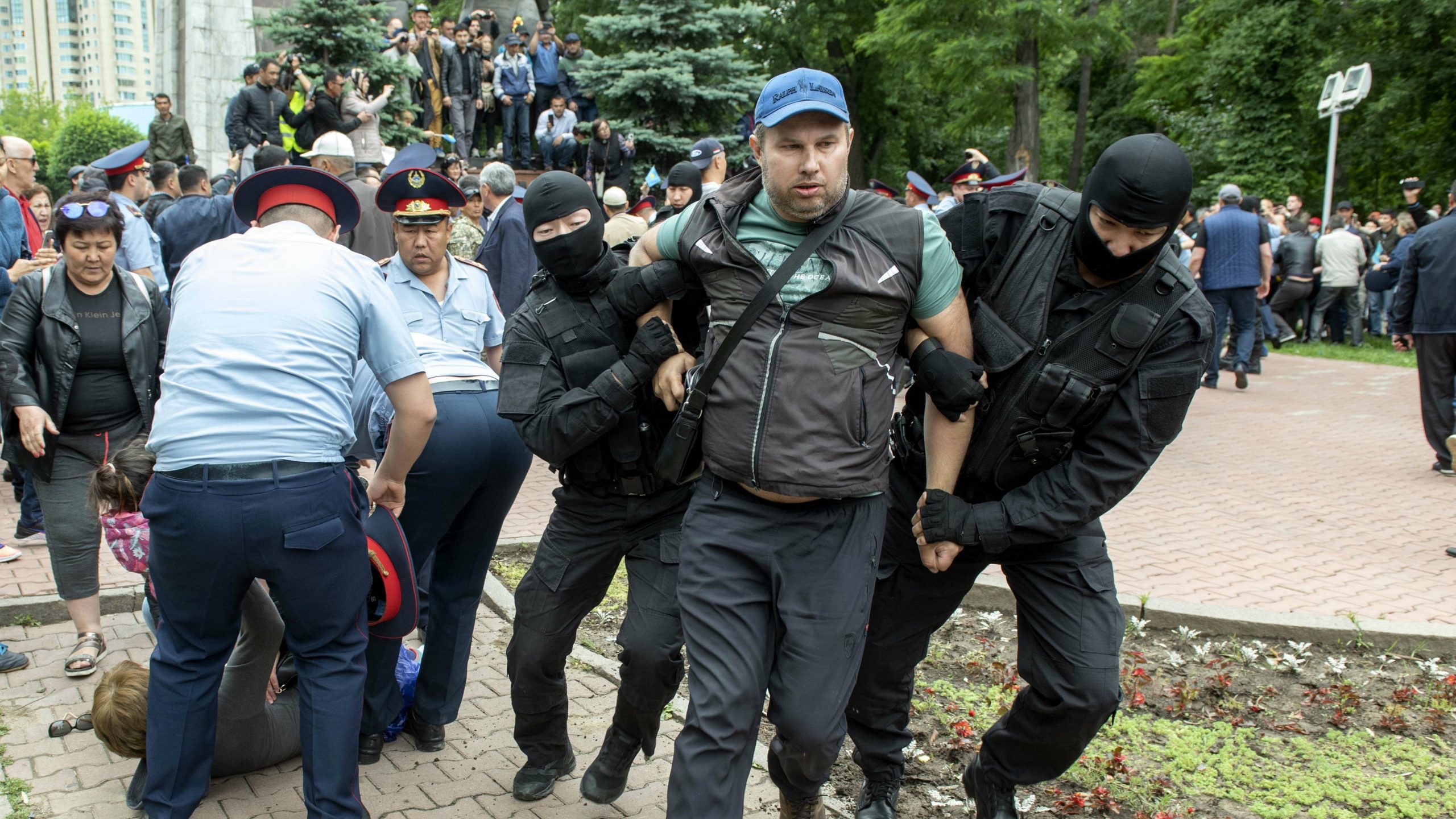 Dan izbora u Kazahstanu: Uhapšeno nekoliko stotina demonstranata 1