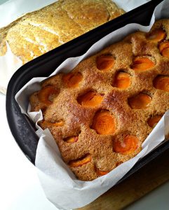 Recept nedelje: Kolač bez brašna sa kajsijama 2 Recept nedelje: Kolač bez brašna sa kajsijama 2