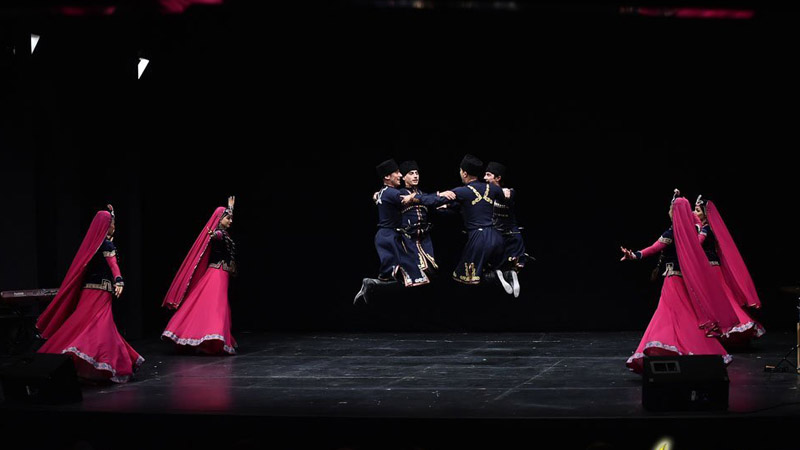 Ples, pesma i sviranje na taru za nezaborav 1