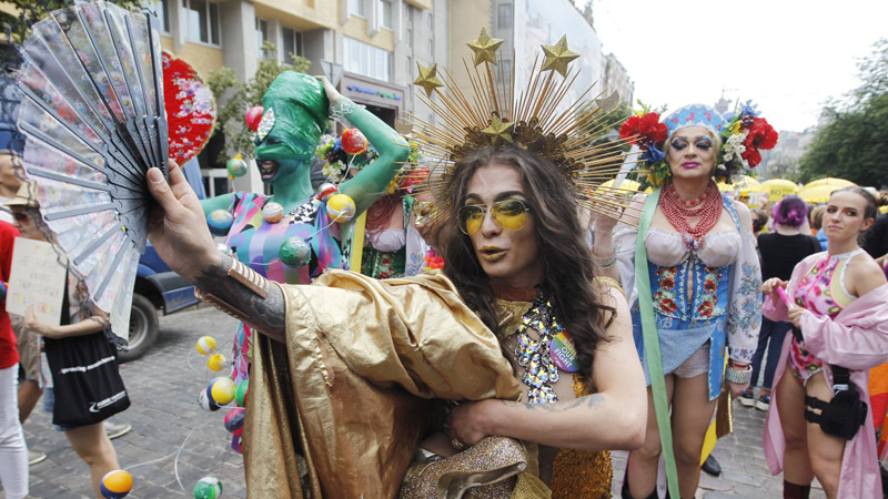 Više hiljada ljudi na paradi ponosa u Kijevu 1