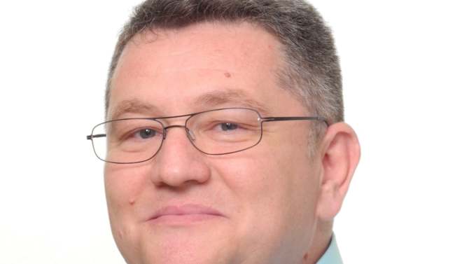 Prisutna opozicija preuzela ulogu kulise u predsednikovoj farsi 1