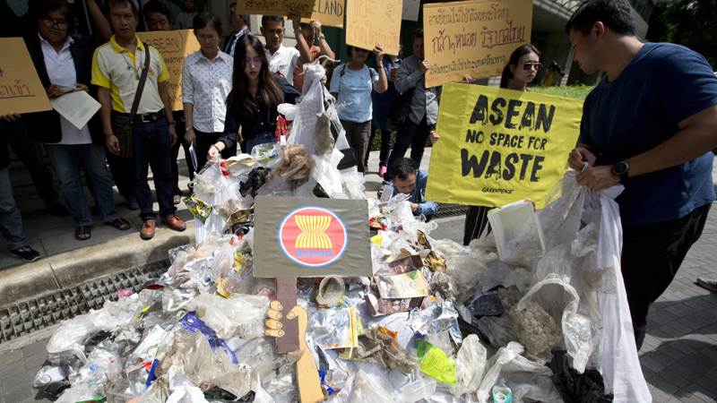 Filipini vratili Kanadi tone otpada 1