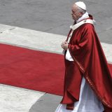 Mediji: Papa negativan na korona virus 11
