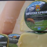 Pirotski kačkavalj u trci sa lipovim medom i malinom 3