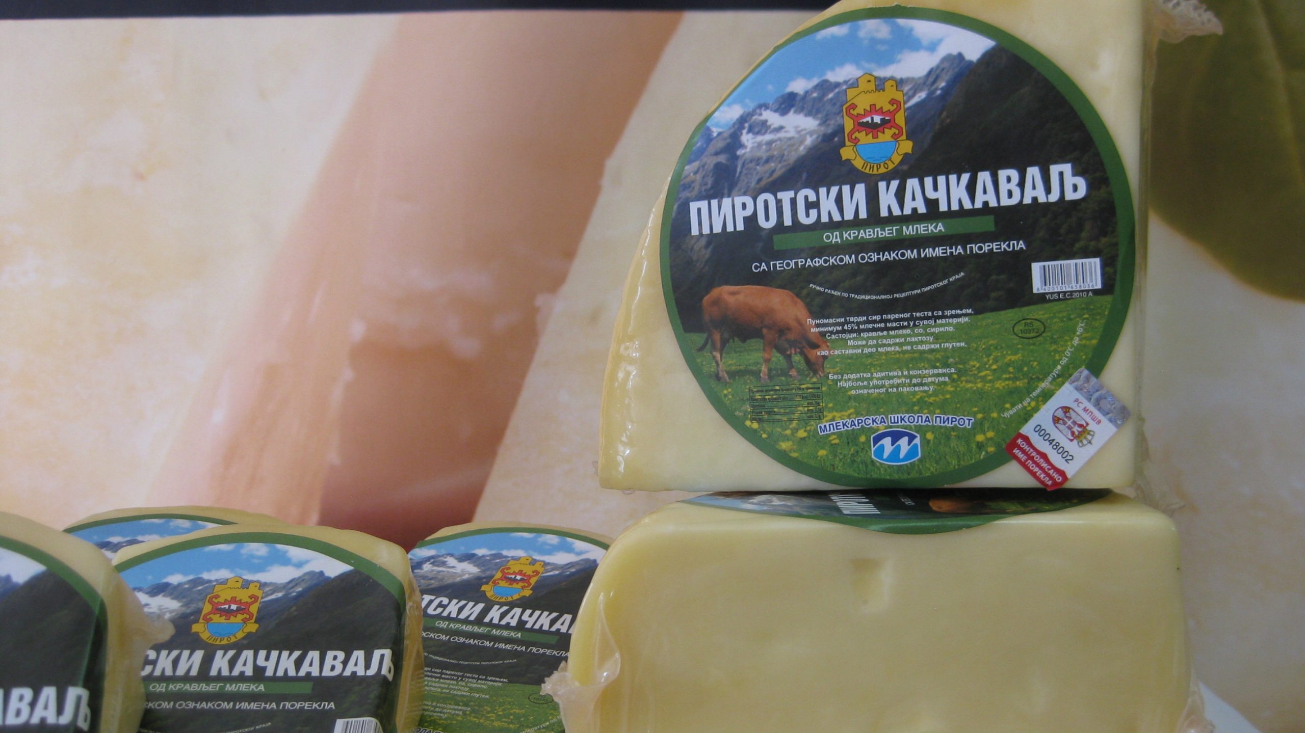 Pirotski kačkavalj u trci sa lipovim medom i malinom 1