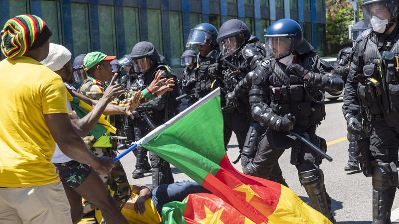 Švajcarska policija bacila suzavac da rastera demonstrante iz Kameruna 1