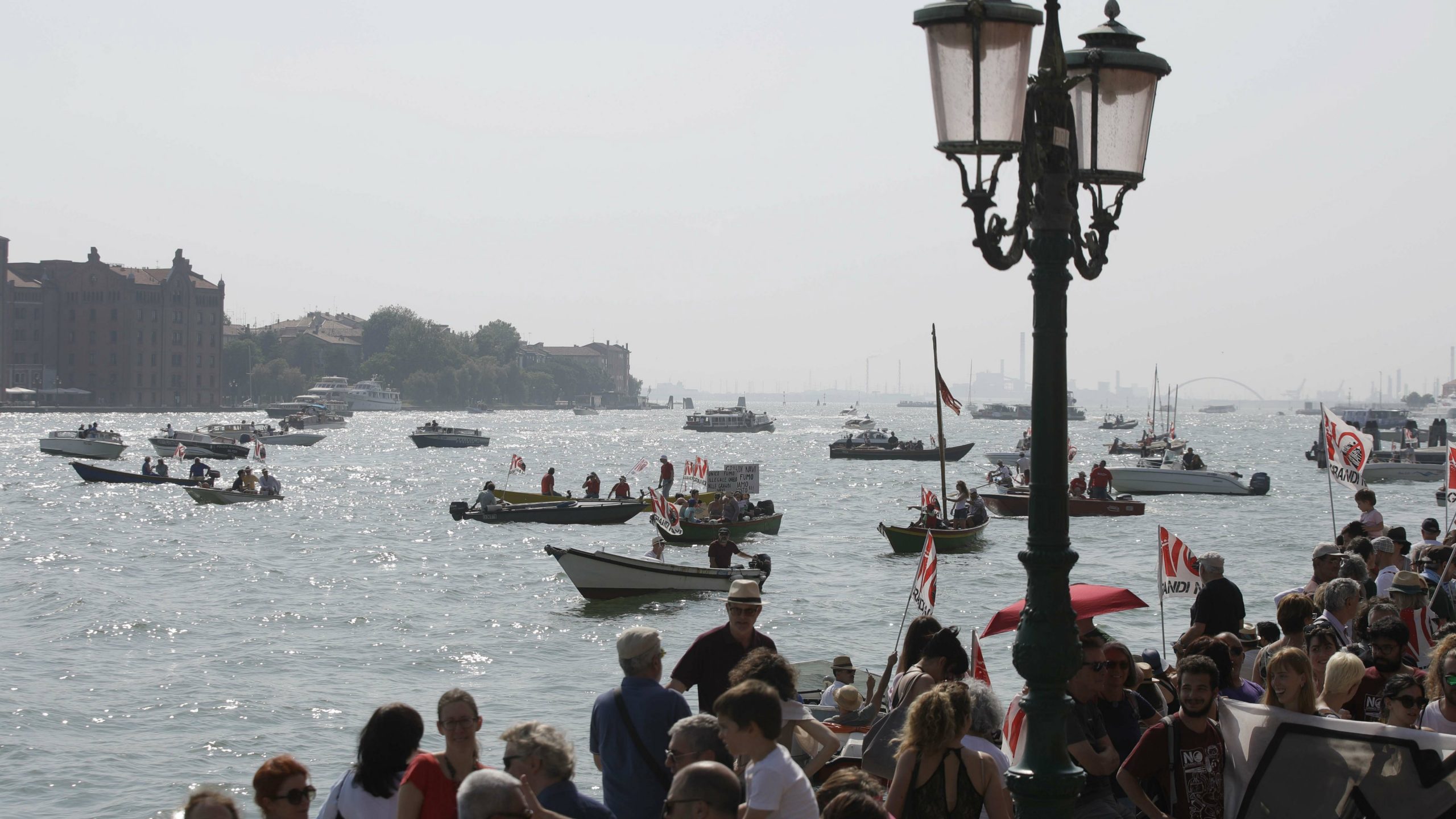 Hiljade demonstrirale protiv kruzera u Veneciji 1