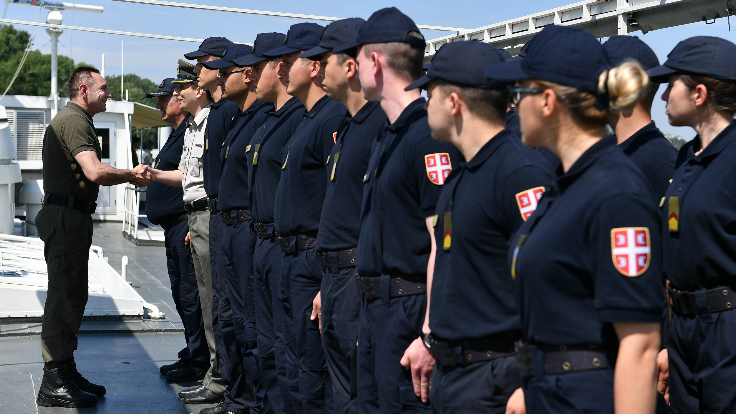 Vulin obišao kadete na brodu "Kozara": Vojska spremna da brani kopno, vazduh i vodu 1