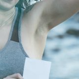 Nova feministička revolucija standarda lepote: Dlake ispod pazuha kao polu-ornament  13