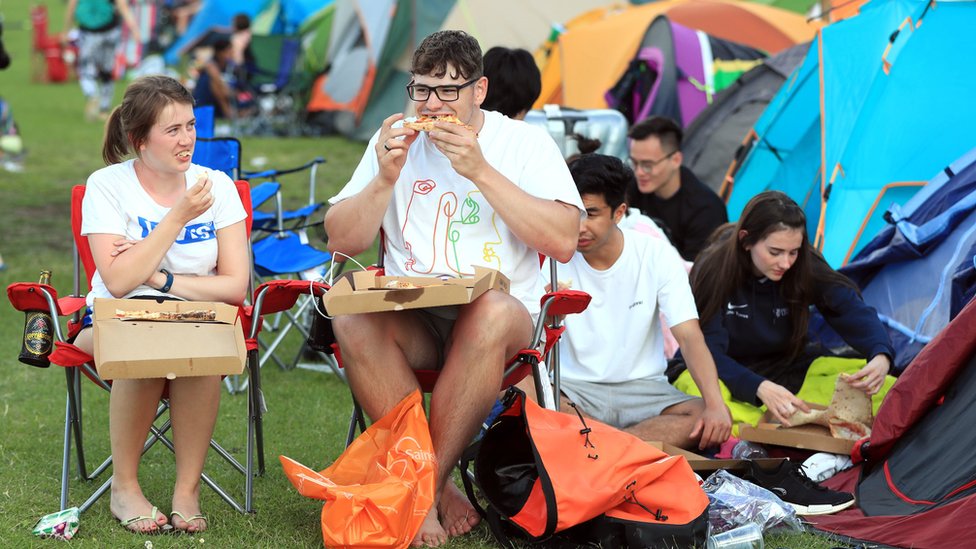 Pet saveta za „preživljavanje" reda na Vimbldonu 8 Nema muzike, ali zato je tu pica
