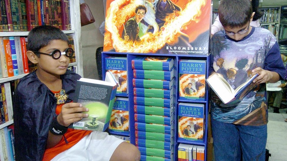 Deca u Nju Delhiju čitaju knjige o Hariju Poteru, 16 . jul 2005.