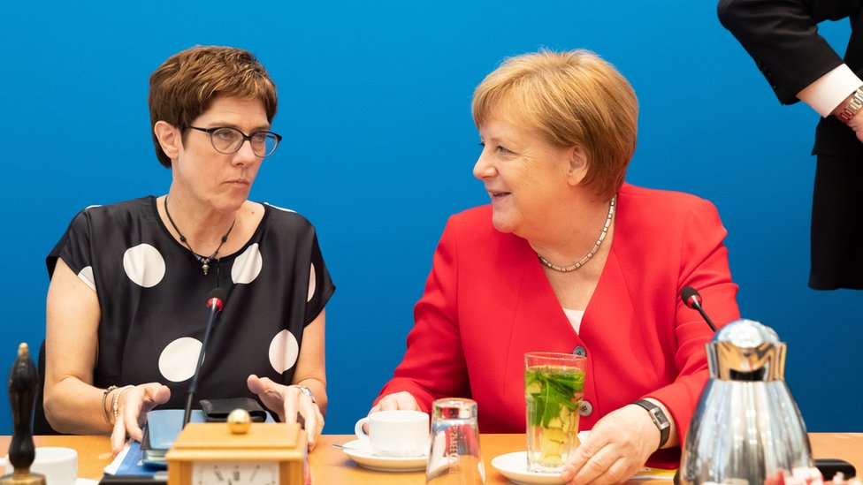 Kramp-Karenbauer i Merkel