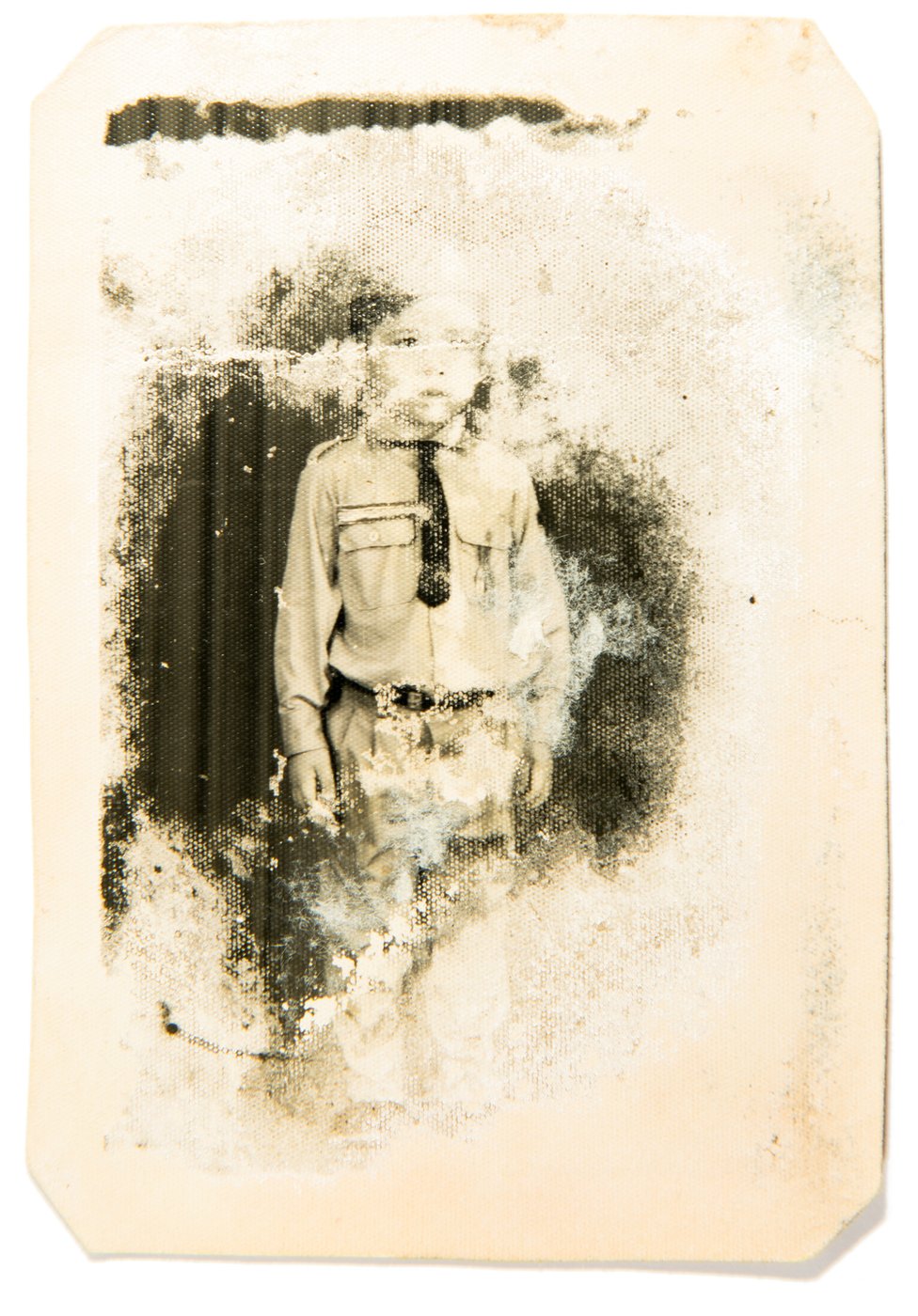 Porodične fotografije zakopane kako bi sakrile prošlost 3 Vira u uniformi Kmera