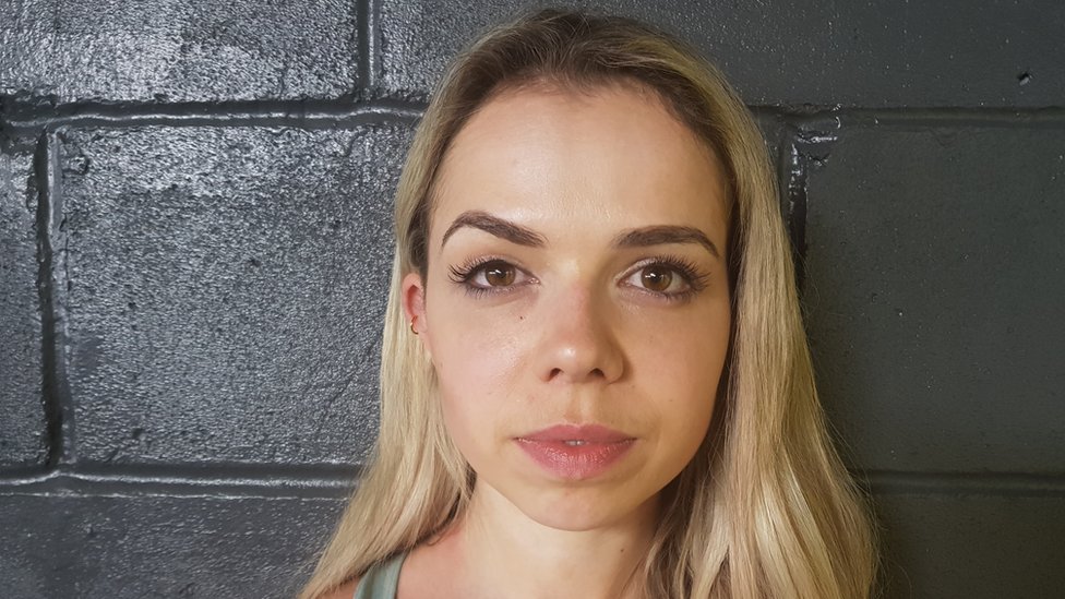 Silikoni u grudima: Žene moraju da znaju šta sve može da im se desi 1 Naomi Makartur